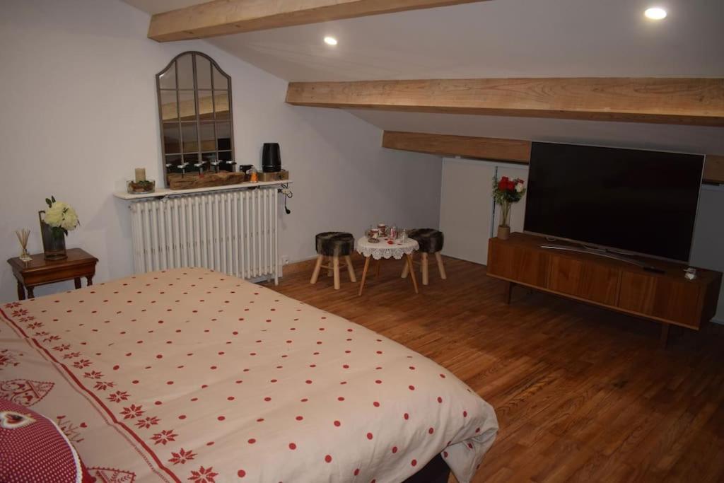 Domaine La Tuilerie Bed & Breakfast Guitres Room photo